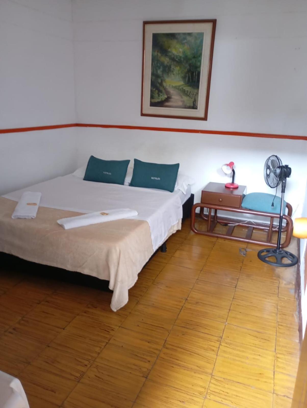 Hotel Colonial Armenia Esterno foto